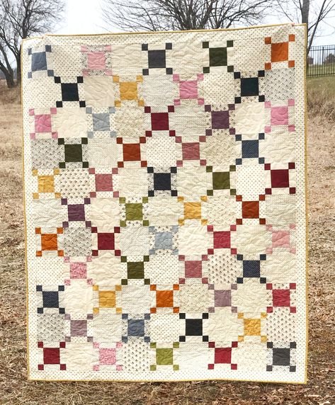 Buttermilk Basics – Uneven Nine Patch Quilt + Tutorial! – Riley Blake Designs Antique Patchwork Quilt, Oval Quilt Designs, Vintage Floral Quilt Patterns, Favorite Quilt Patterns, Free Quilt Templates, Mosaic Quilt Patterns, Nine Patch Quilt Patterns Ideas, 3 Color Quilts, Nine Patch Quilt Patterns