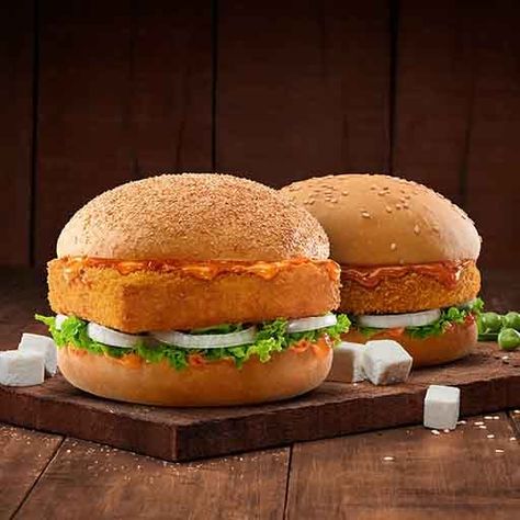 Paneer Crispy, Paneer Burger, Crispy Burger, Crispy Paneer, Paneer Cheese, Tasty Recipes Videos, Cheese Burger, Cheese Bread, Breakfast Items