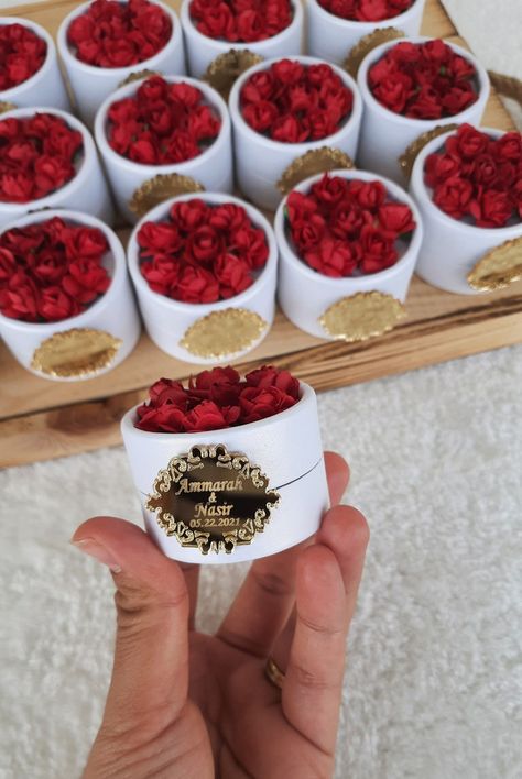 Wedding Little Guest Gifts Wedding Little Favors Jip Favors - Etsy Rustic Favors Wedding, Guest Gifts Wedding, Red Wedding Favors, Rustic Favors, Wedding Favours Luxury, Bulk Wedding Favors, Red And White Weddings, Gold Wedding Favors, Red Wedding Theme