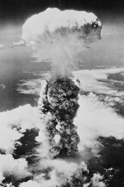 Hiroshima bombing Hiroshima Nagasaki, Enola Gay, Hiroshima Japan, Iwo Jima, Nagasaki, Foto Vintage, History Photos, Pearl Harbor, Us Air Force