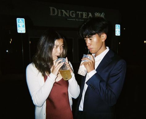 Sipping boba while looking at each other Tea Date Couple, Drinking Boba Pose, Boba Photoshoot, Taiwanese Tea, Post Prom, Phone Customization, Reference Ideas, Art Museum Wedding, Aesthetic Couple