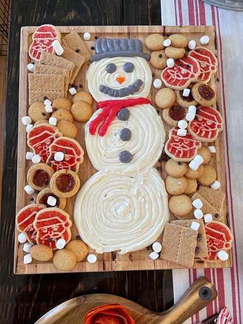 Buttercream Snowman Board, Snowman Frosting Board, Snowman Snack Board, Buttercream Board Ideas Christmas, Snowman Dinner Ideas, Snowman Buttercream Board, Buttercream Icing Charcuterie Board, Icing Board Charcuterie, Christmas Frosting Board