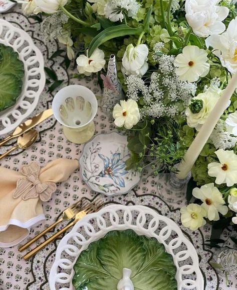 Rivers Spencer on Instagram: "I am craving spring, and this green and white tablescape by @mrsaliceshop is hitting all the right notes! #sundayinspo #inspo #spring #greenandwhite #springgreen" Meadow Tablescape, Green Tablescape, Green Wedding Decorations, Greenery Day, Mrs Alice, Back To The Grind, Baking Goods, Table Setting Inspiration, Enchanted Home