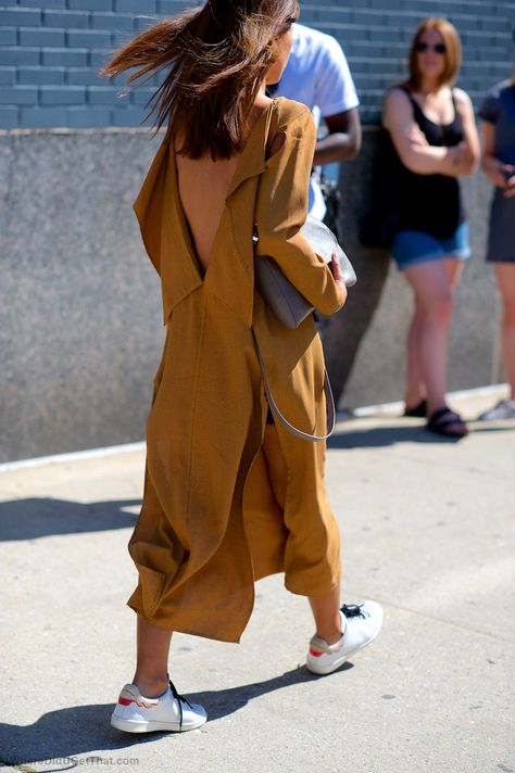 HER NEW TRIBE Pinterest: KarinaCamerino Color Ocre, Blogger Lifestyle, Beige Outfit, Moda Chic, Model Style, Looks Street Style, Street Style Summer, Midi Dress Casual, Style Blogger