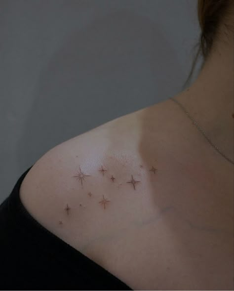 Shoulder Tattoos Minimalist, Fineline Collarbone Tattoo, Lighting Shoulder Tattoo, Front Of Shoulder Tattoo, Tattoes Idea, Starlight Tattoo, Arm Cuff Tattoo, Tattoo Collarbone, Cuff Tattoo