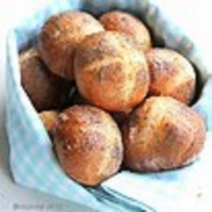 FATZ poppy seed rolls. Steakhouse Bread Recipe, Poppy Seed Rolls, Steakhouse Bread, Rolls For Dinner, Recipes With Ingredients, Homemade Dinner Rolls, Yeast Rolls, Homemade Pastries, Copykat Recipes