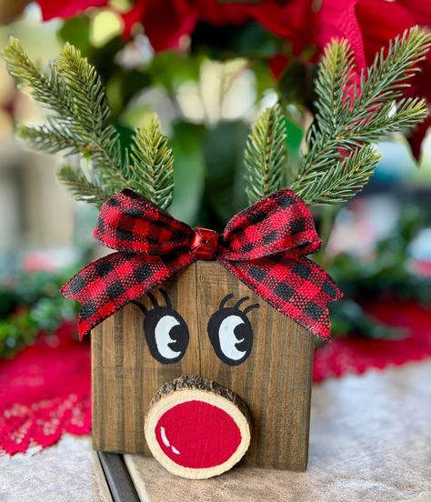 I’m in LOVE with the Rudolph wood... - MMB Inspired Creations Block Reindeer, Diy Christmas Ornaments Rustic, Winter Door Decorations, Mom Ideas, Fall Fest, Christmas Craft Projects, Room Mom, Christmas Crafting, Christmas Shows