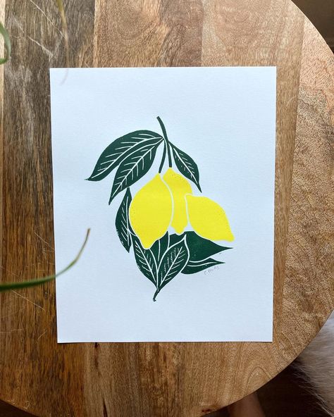 Casey | Cal & Case on Instagram: “Sunday morning lemon prints 🍋 swipe for details of the block  . . .  . . . .  #blockprinting #blockprinted #blockprint #blockprints…” Decor Modern Farmhouse, Linoleum Block Printing, Modern Farmhouse Kitchen, Linoleum Block, Hand Stamped Cards, Relief Print, Lemon Print, Print Inspiration, Lemon Tree