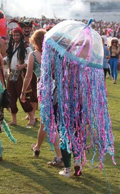 Jellyfish Costume Umbrella, Costume Meduse, Under The Sea Costumes, Sea Costume, Jellyfish Costume, Fish Costume, Burning Men, Games Diy, Masks Diy