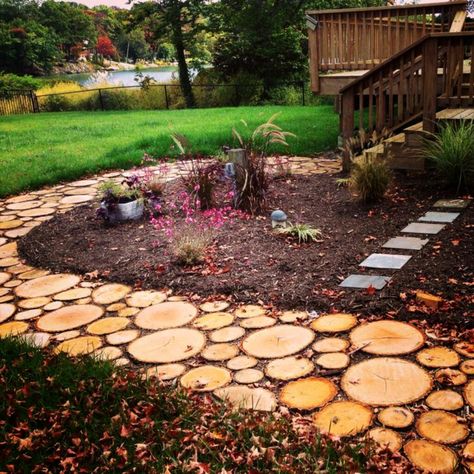 Rustic Sliced Log Stepping Stone Walking Path Sliced Tree Stump Stepping Stones #DIY #Garden #GardenIdeas #Landscaping #LandscapeDesign #LandscapingIdeas #Rustic #Cabin #Cottage Wood Pathway, Wood Walkway, Wood Path, Outdoor Walkway, Walkways Paths, Wooden Walkways, Desain Lanskap, Garden Walkway, Garden Area