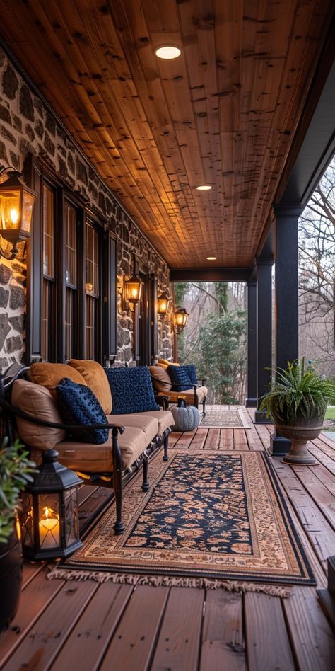 Front And Back Porch Ideas, Log Cabin Front Porch Ideas, Outside Porch Ideas, Front Porch Lighting Ideas, Cabin Porch Ideas, Casa Country, Porch Design, Diy Home Decor Easy, Porch Lighting