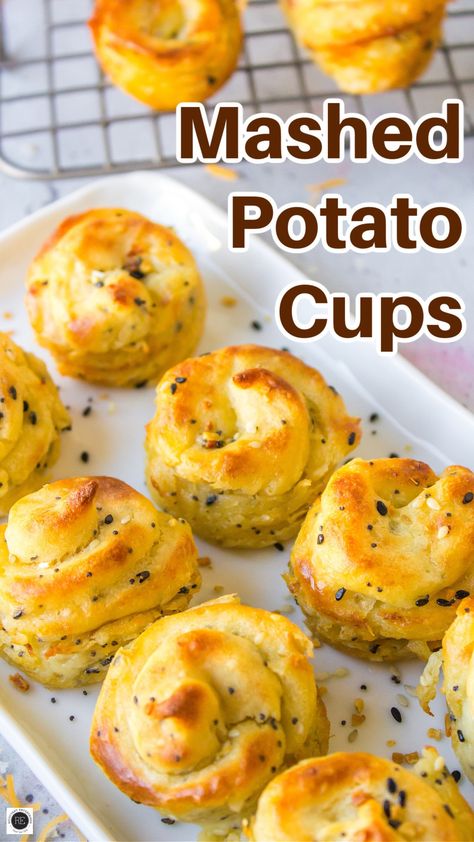 Cheesy, butter, and oh-so-good, these easy Mashed Potato Cups are the perfect bite-sized snack or side dish! Mashed Potato Cups, Potato Cups, Potato Recipes Crockpot, Mashed Potato Bites, Holiday Entertaining Food, Best Potato Recipes, Potato Appetizers, Instant Mashed Potatoes, Potato Snacks