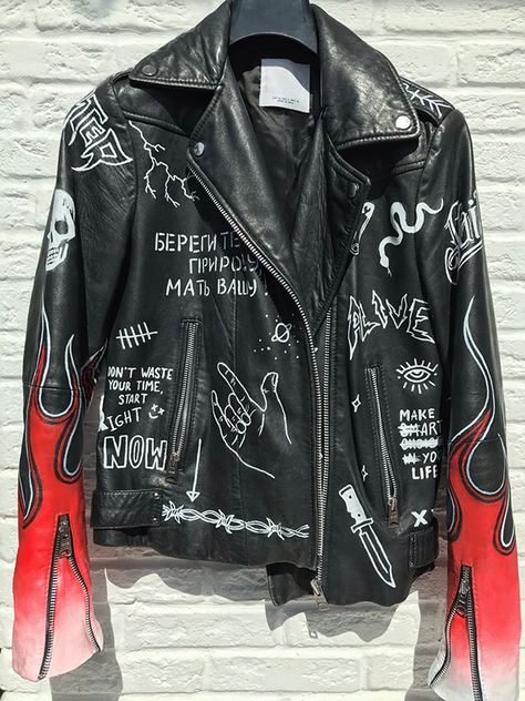 Customised Leather Jacket, Custom Leather Jacket Paint, Custom Painted Denim Jacket, Leather Jacket Painting Ideas, Leather Jacket Painting, Custom Jacket Paint, Painted Jacket Ideas, Custom Clothes Ideas, Leather Jacket Art