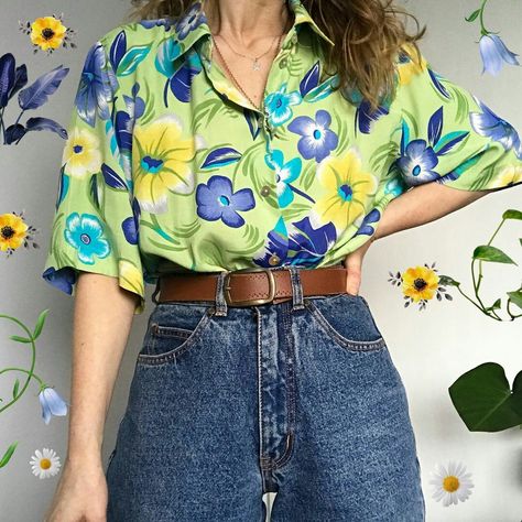 Aloha Shirt Outfit Women, Button Shirts For Women, Mystical Dresses, Im Confident, Queer Outfits, Style By Taylor Swift, Hawaii Fits, High Fashion Men, Liv And Maddie