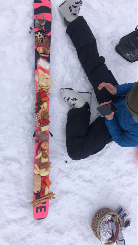 Ski Bum Aesthetic, Winter Charcuterie, Ski Trends, Ski Pics, Skiing Aesthetic, Ski Aesthetic, Ski Bums, Snow Time, Ski Girl