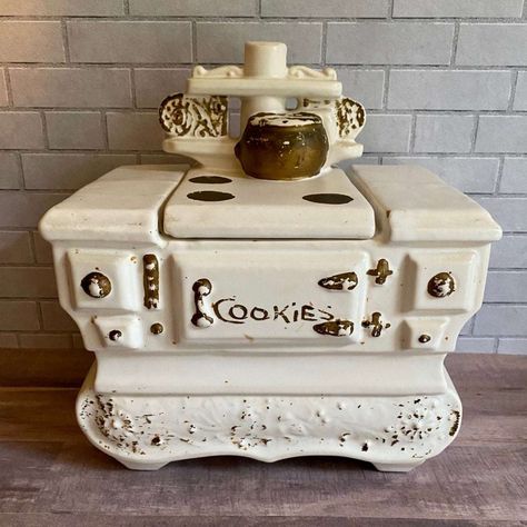 McCoy Cookie Jars That Are Highly Collectible | Heirlooms at Home Norwegian Waffles, Vintage Cookie Jars, Duck Cookies, Mccoy Cookie Jars, Owl Cookie Jar, Collectible Cookie Jars, Owl Cookies, Apple Cookies, Jar Design