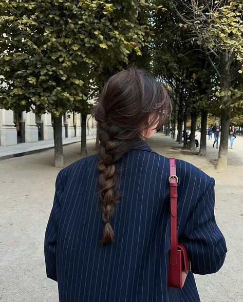 Hair Updos Easy, Updos Easy, Hairstyles 2024, Fall Hair Trends, Easy Hair Updos, Updo Hairstyles, 가을 패션, Hair Updos, Parisian Style