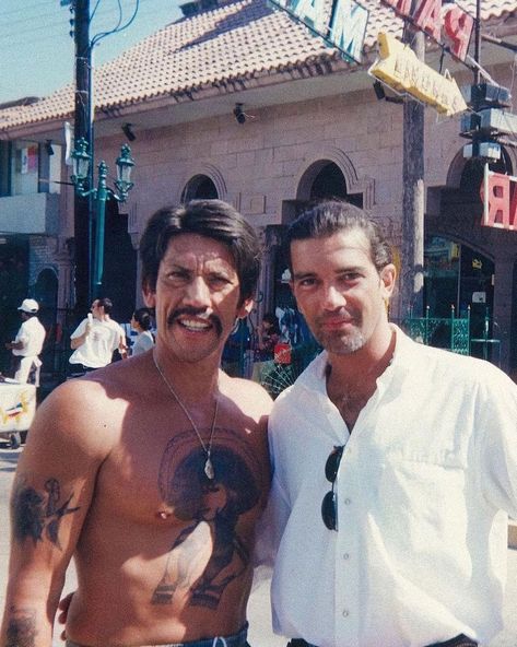 Desperado 1995, Gta Funny, Cavo Tagoo Mykonos, Danny Trejo, Cinema Art, Tony Awards, Clint Eastwood, Handsome Actors, Music Tv