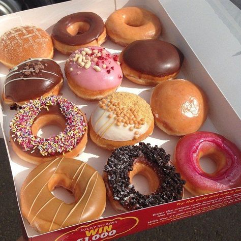 Pin for Later: Warning: You're About to Get the Biggest Doughnut Craving of Your Life If you bring these to work on Friday, you will definitely win the Co-Worker of the Year award. Credit- @popsugar Idee Pasto, Sleepover Food, Junk Food Snacks, Läcker Mat, Delicious Donuts, God Mat, Think Food, Deilig Mat, Food Goals