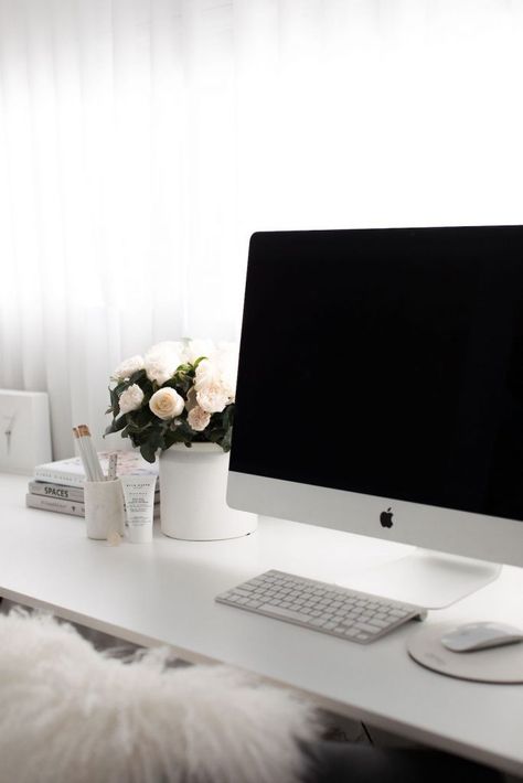 Blogger Office, White Office Decor, Black And White Office, Desk Styling, White Desk, Office Inspo, White Office, Boost Productivity, Work Space Organization