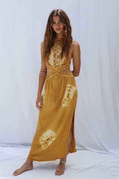 Boho Style Inspiration, Spiral Tie Dye, Gauze Dress, Beachwear Fashion, Whimsical Fashion, Dyed Dress, Hippie Outfits, Fashion Design Clothes, Look Casual