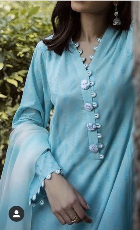 Kurti Sleeves Design, Neck Designs For Suits, Trendy Shirt Designs, Stylish Short Dresses, Kurta Neck Design, Cotton Kurti Designs, Dress Neck Designs, Dress Design Patterns, Kurti Neck Designs