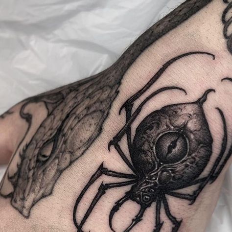 이희도 Lee huido on Instagram: "Freehand dark spider work Blackwork tattoo done . Done at @v12.tattoostudio  Sponsored by @emalla.official @bheppo" Blackwork Spider Tattoo, Spider Tattoo, Blackwork Tattoo, Tattoo Studio, Blackwork, Tattoos, Drawings, On Instagram, Quick Saves