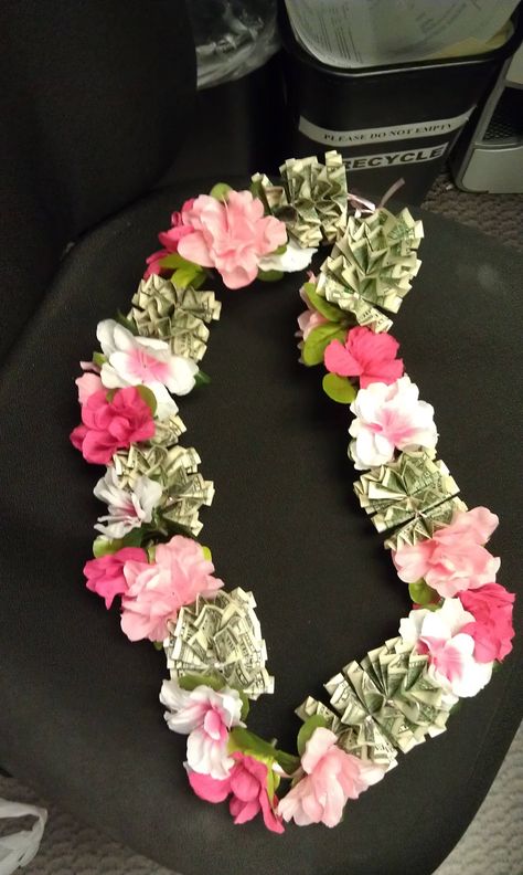 A.P.W.~This is the money lei I made.  You can make it with as much cash as u like. This one has $30 on it. Money Lei Diy, Graduation Leis Diy, Graduation Money Lei, Candy Lei, Diy Graduation Gifts, Money Flowers, Graduation Money, Flower Lei, Graduation Leis