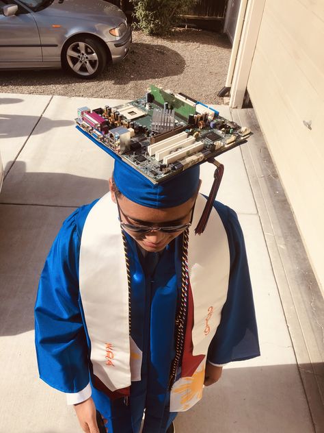 Graduation caps for computer engineering majors Computer Graduation Party, Senior Pictures Computer Geek, Engineer Photoshoot Ideas, College Graduation Pictures Engineering, Computer Science Photoshoot, Graduation Pictures Engineering, Computer Science Cap Decoration, Graduation Pictures Computer Science, Lego Graduation Cap