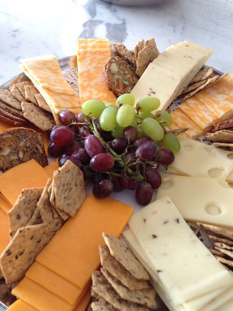 Cracker Charcuterie Board Ideas, Crackers And Cheese Board, Meat And Cracker Charcuterie Board, Charcuterie Board Cheese And Crackers, Cheese And Cracker Tray Ideas Simple, Crackers And Cheese Platter, Cheese And Crackers Display, Cracker Tray Ideas, Cheese And Cracker Charcuterie Board