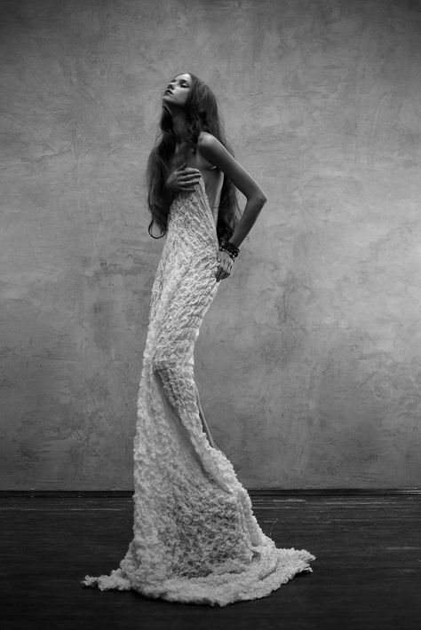 . Jolie Photo, Looks Style, Vera Wang, Look Cool, Fashion Photo, Mermaid Formal Dress, Editorial Fashion, Photography Inspiration, Wedding Styles