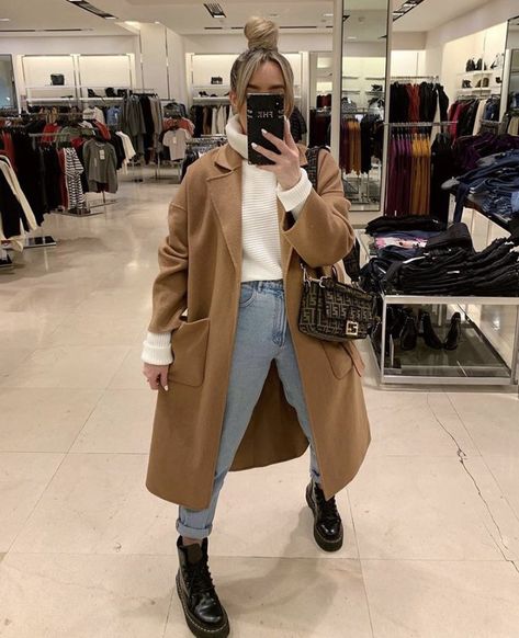 Tweets liked by paoko👻 (@paolaemebe) / Twitter Winter Outfits Cold, Elegante Casual, Looks Black, Cute Winter Outfits, Mode Inspiration, Winter Fashion Outfits, Fall Winter Outfits, Outfits Casuales, Cute Casual Outfits