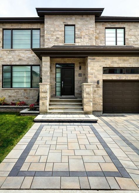 Driveway Inspiration, Modern Driveway, Detail Arsitektur, Front Wall Design, Exterior Wall Tiles, Exterior Tiles, Driveway Design, Wall Tiles Design, Front Yard Design