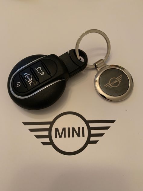 Cute Mini Cooper Accessories, Mini Cooper Key, Mini Cooper Accessories, Cooper Car, Mini Cooper Countryman, Cooper Countryman, Luxurious Cars, Car Goals, Mini Countryman