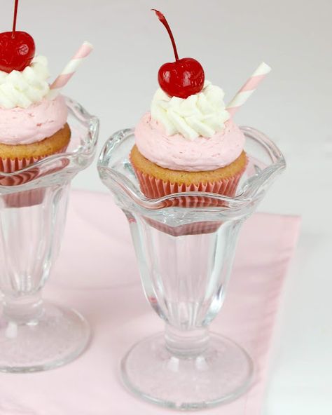 {VIDEO} Strawberry Milkshake Cupcakes - The Lindsay Ann Strawberry Milkshake Cupcakes, Milk Cupcakes, Milkshake Cupcakes, Pink Baking, Cupcakes Vanilla, Strawberry Whipped Cream, Cream Room, Ice Cream Cupcakes, Cream Cupcakes