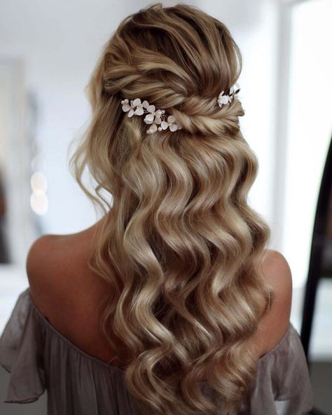 Vintage Wedding Hairstyles: 30+ Best Looks And Expert Tips ★ vintage wedding hairstyles swept half up with curls lenabogucharskaya Vintage Wedding Hairstyles, Hollywood Curls, Wedding Hair Half, Vintage Wedding Hair, Long Hair Wedding Styles, Wedding Hair Inspiration, Wedding Hairstyles Updo, Wedding Hairstyles For Long Hair, Half Up Hair