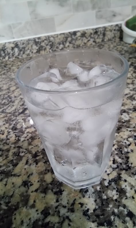 Water Ice Aesthetic, Iced Water Aesthetic, Cold Water Aesthetic, Ice Water Aesthetic, Drink Water Motivation, Glass Of Ice Water, Fancy Water, Iced Water, Ice Cold Water