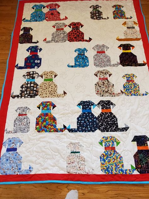 Dog Quilts Patterns Free, Quilts With Dogs, Puppy Quilt, Pig Quilt, Kid Quilts Patterns, Kitty Crafts, Boys Quilt Patterns, Log Cabin Quilt Pattern, I Spy Quilt