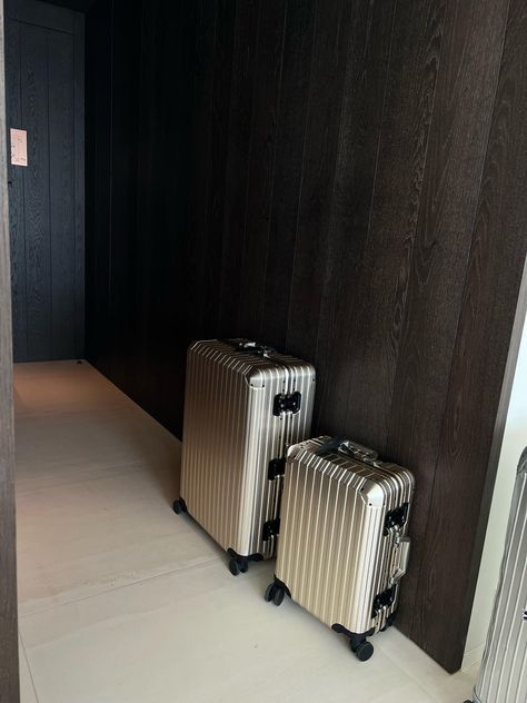 Rimowa Luggage, Drukarka 3d, Comfy Travel Outfit, Cute Luggage, Comfy Travel, Suitcase Cover, Luggage Sets, Carry On Luggage, Suitcases