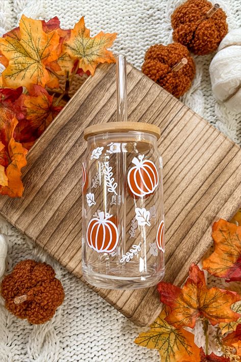 Fall Cricut Cup Ideas, Fall Glass Cups, Halloween Glassware, Fall Iced Coffee, Halloween Things To Do, Libby Glasses, Autumn Cup, Cricut Cups, Halloween Glasses