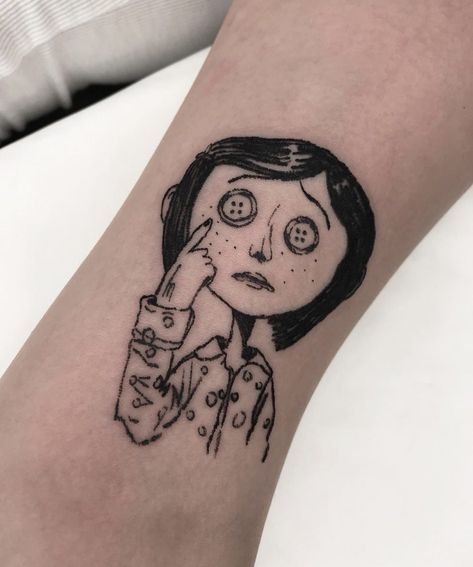 Matching Coraline Tattoos, Wybie Tattoo, Coraline Tattoo Ideas Small, Arm Tattoos For Women Small, Small Coraline Tattoo, Coraline Flash Tattoo, Coraline Flash, Caroline Tattoo, Cute Horror Tattoo