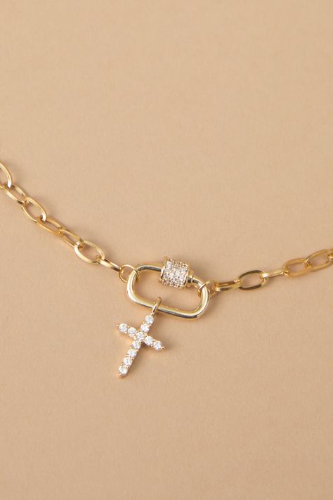 The delicate paperclip chain adds a modern edge, while the sparkling rhinestone cross pendant offers a symbol of faith. Perfect for layering with other necklaces or on its own, this necklace is a versatile must-have. Layering Cross Necklaces, Evry Jewels Necklaces, Gold Chain Women, Necklace Stacking, Faith Apparel, Cross Charm Necklace, Necklace Stack, Grandmas Christmas, Preppy Jewelry