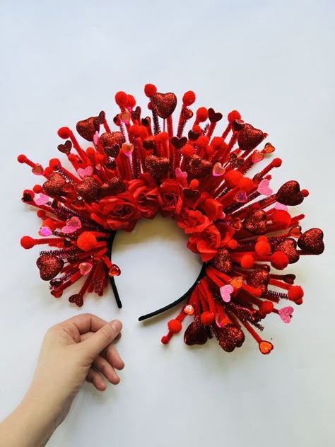 Rachel Burke, Valentines Headband, Alice In Wonderland Diy, Heart Costume, Queen Of Hearts Costume, Crown Party, Heart Crown, Costume Inspo, Headpiece Hairstyles