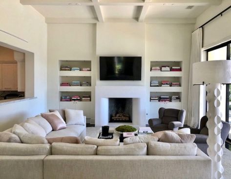 Home Tour of Khloe Kardashian’s Calabasas Property Selling for $18.95M – SheKnows Khloe Kardashian New House, Moroccan Inspired Decor, Khloe Kardashian House, Kardashian House, Luxurious Backyard, Calabasas Homes, Kardashian Home, Khloé Kardashian, Eddie Murphy