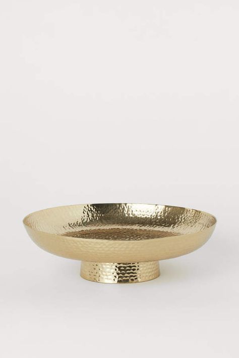 H&M - Hammered Metal Dish - Gold. #affiliate #golddecor #goldtray #golddish #homedecor Mediterranean Decor Tuscan, Small Mediterranean Homes, Tuscan Homes Interior, H M Home Decor, Mediterranean Furniture, Luxury Mediterranean Homes, Mediterranean Homes Exterior, Mediterranean Home Interior, Modern Mediterranean Homes