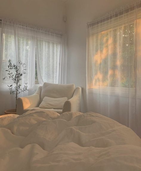 Aesthetic Rooms, Dreamy Bedrooms, Room Inspiration Bedroom, Room Ideas Bedroom, Bedroom Aesthetic, Aesthetic Bedroom, Dream Rooms, Bedroom Inspo, Aesthetic Room Decor