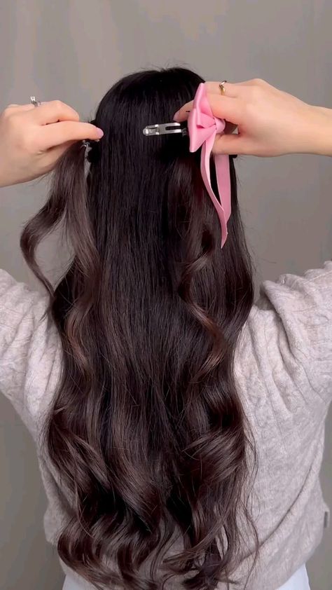 Cute Outfits With Bows In Hair, Hair Half Up Half Down With Bow, Bow Hairstyle Outfit, Hair Inspo With Bow, Clip In Bow Hairstyle, Lazy But Cute Hairstyles, Valentines Dance Hairstyles, Hair Styles For Bows, Straight Hairstyles With Bow