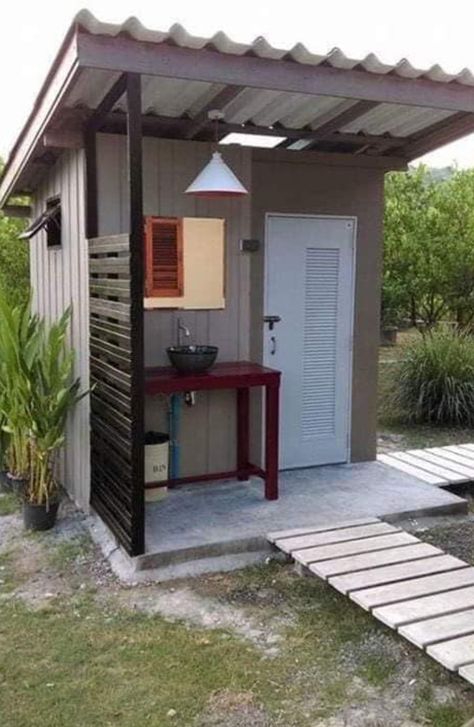 Outside Toilet Ideas, Outdoor Restroom Ideas, Outdoor Toilet Design, Outdoor Toilet Ideas, Outdoor Restroom, Barn Dominium, Farm Homes, Outside Toilet, Toilet Outdoor