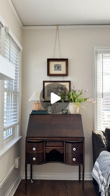 EMILY RODGERS on Instagram: "My childhood home was a 1916 Craftsman and I was always so confused why there was a gap between the moulding and the ceiling. Little did I know, it was picture rail moulding and was used to avoid damaging the plaster walls!   Moral of the story - if you’ve been lusting after picture rail moulding, look up! You may already have some!" Picture Rail Moulding, Boho Craftsman Home, Picture Rail Molding, Craftsman Home Decor, Picture Molding, Moral Of The Story, Shotgun House, So Confused, Picture Rail