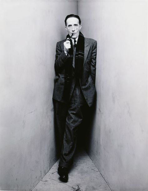 Marcel Duchamp, New York, 1948, Gelatin silver print, selenium toned. É um dos precursores da arte conceitual e introduziu a ideia de ready made como objeto de arte. Irving Penn Portrait, Hans Richter, Irving Penn, L'art Du Portrait, Marcel Duchamp, Rene Magritte, Richard Avedon, Foto Tips, Art Department